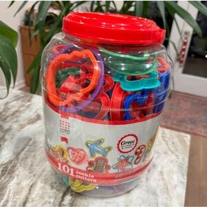 101-Piece Colorful Cookie Cutters Set